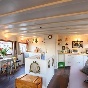 https://boatapartment-animathor-on-top-location.ihotelsrotterdam.com